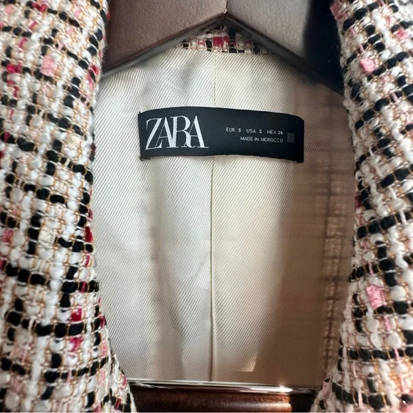 Zara Women's Black and White Tweed Blazer with Red Accents - Picture 2 of 4
